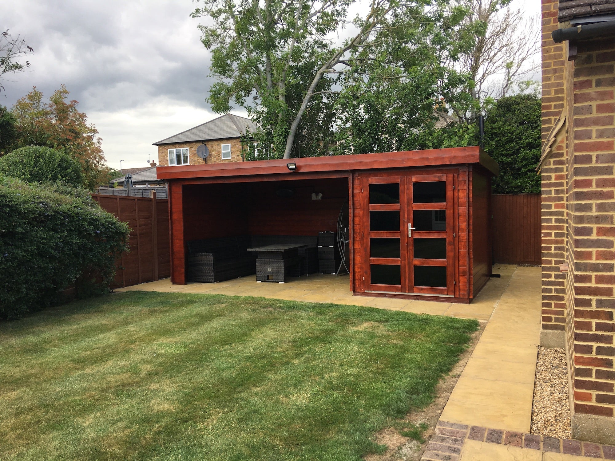 Georgian Modern log cabin/Backyard Shed